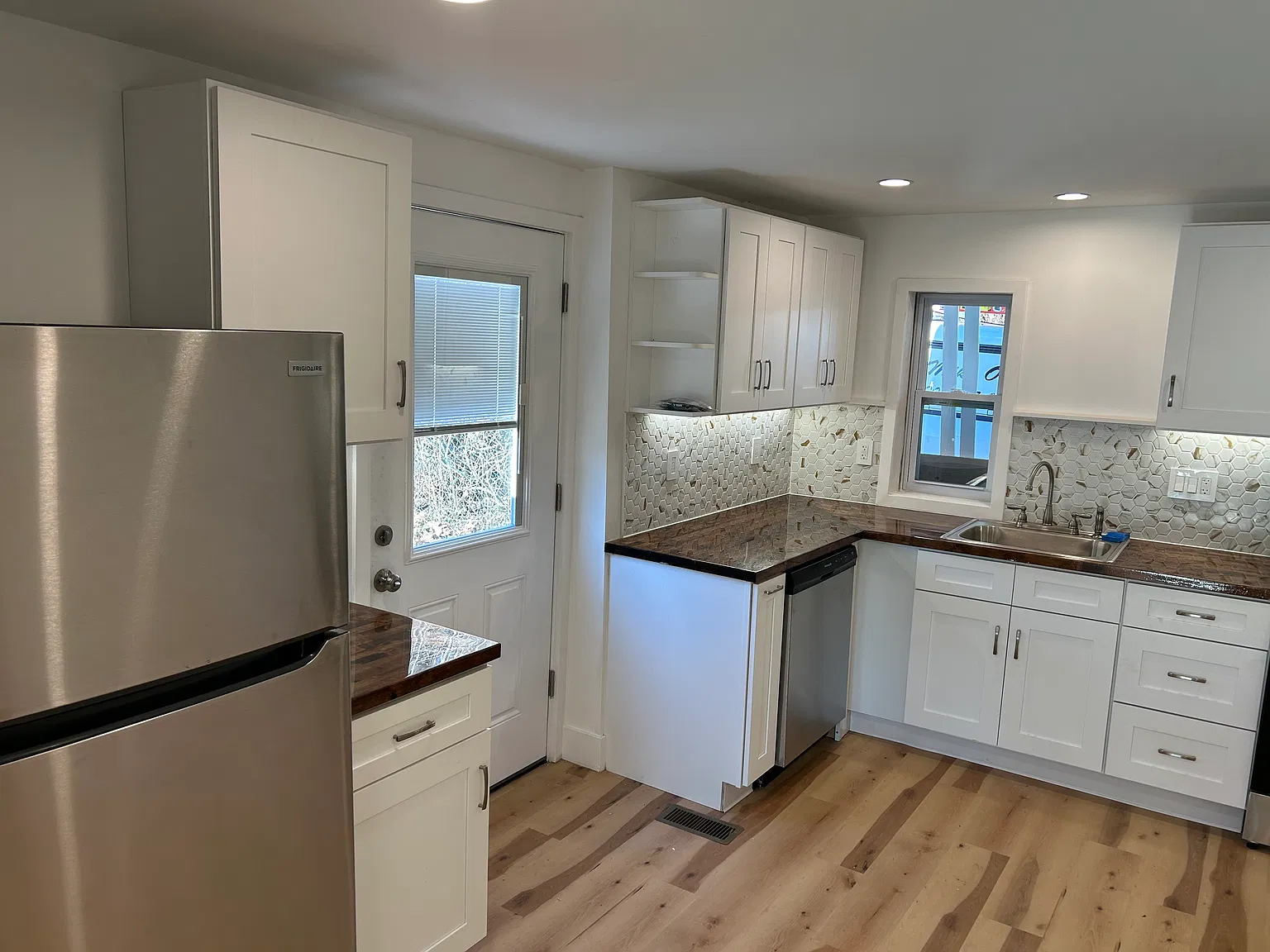 640 Roosevelt Dr — Photo 2