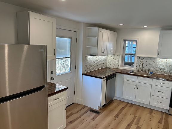 2nd image of 640 Roosevelt Dr