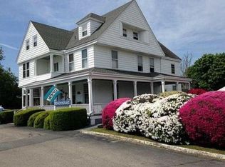 42 W Main Rd APT 2R, Middletown, RI 02842