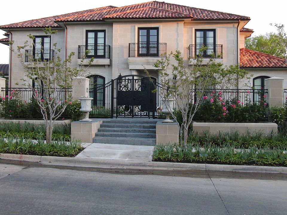 front of house w/tulips