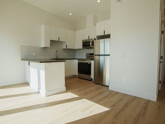 3rd image of 818 24th St #2332-F