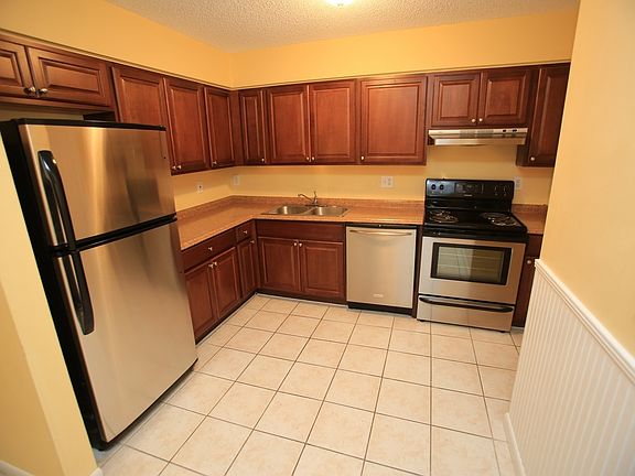 4th image of 202 N D St