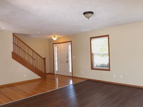 4th image of 104 Picadilly Dr SE