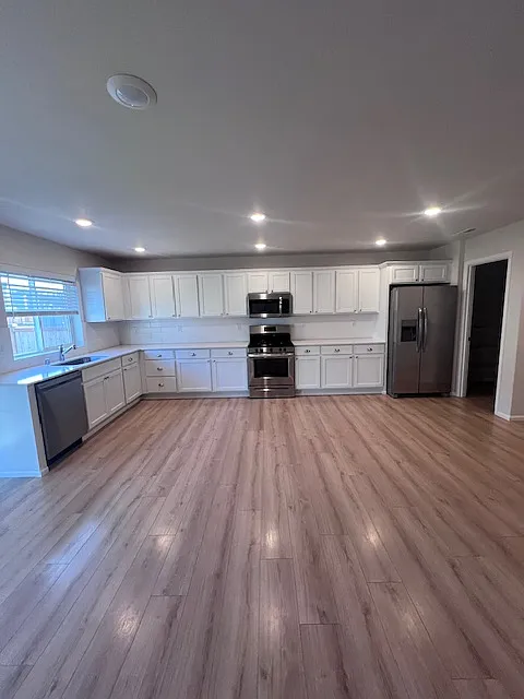 5 bed, 2631 sqft, $3,400 — Photo 4