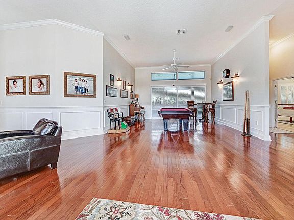 5th image of 796 Oak Park Dr