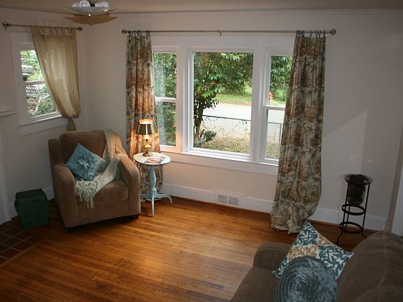 5th image of 2128 Violet St