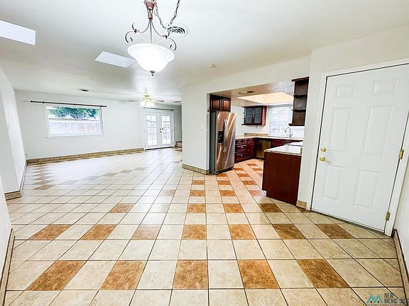 5th image of 2104 W Bullock Ave