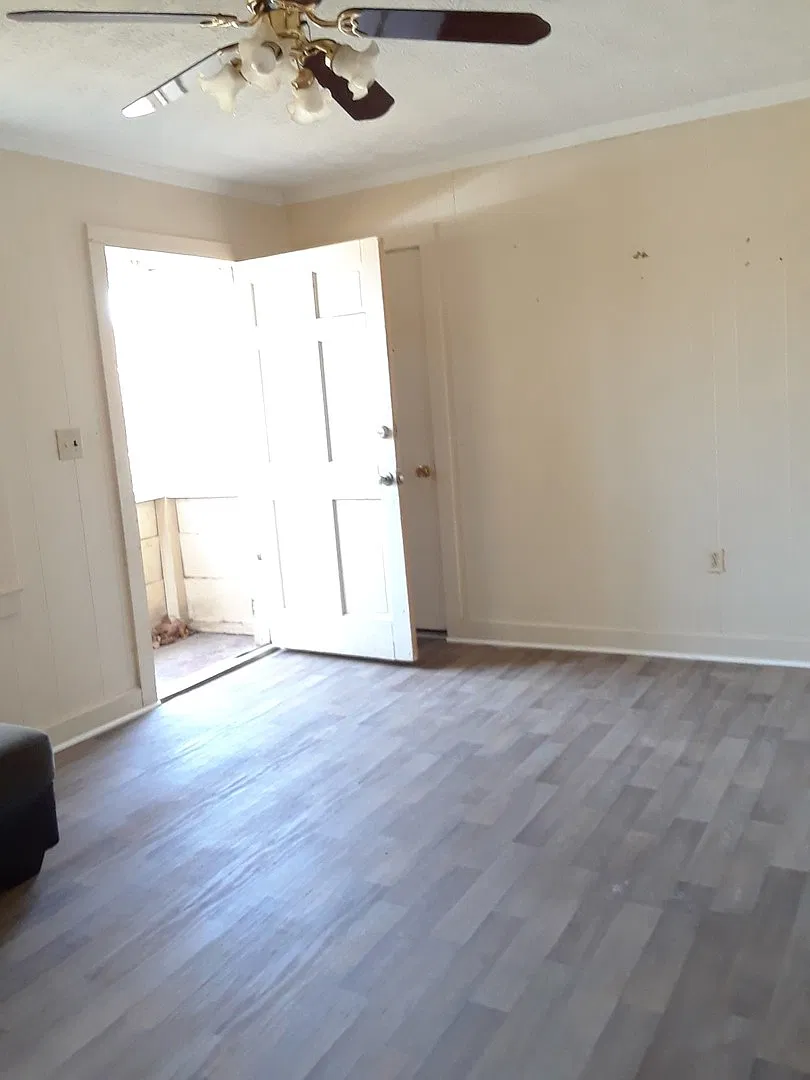 210 Barton — Photo 2