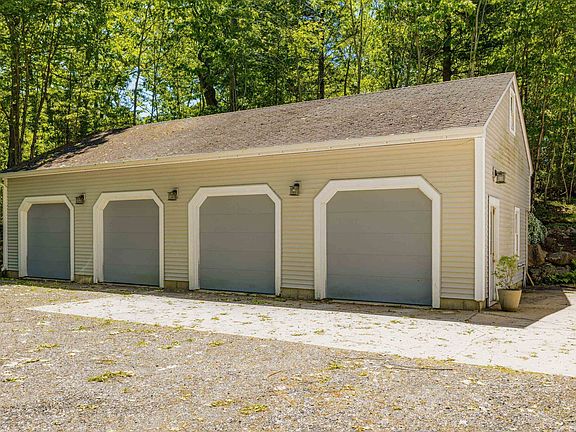 3rd image of 1 Fieldstone Estates Road