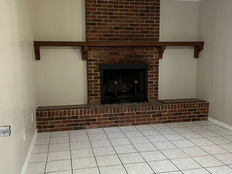 2937 Brook Dr — Photo 3
