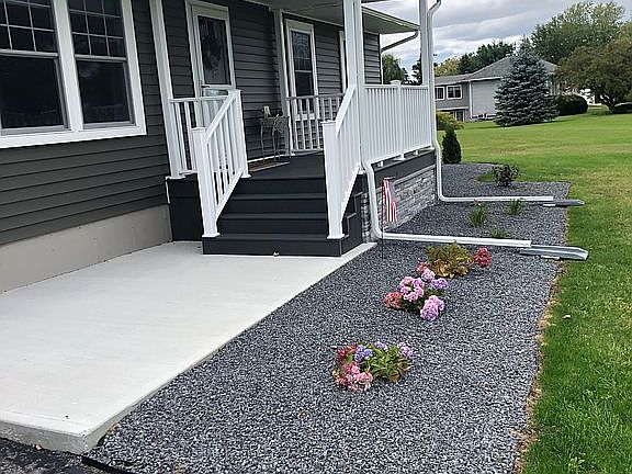 3rd image of 44 Nell Manor Dr