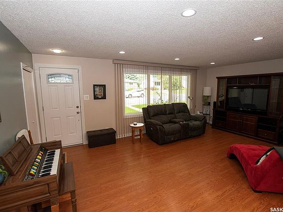 3rd image of 1614 8th Ave N