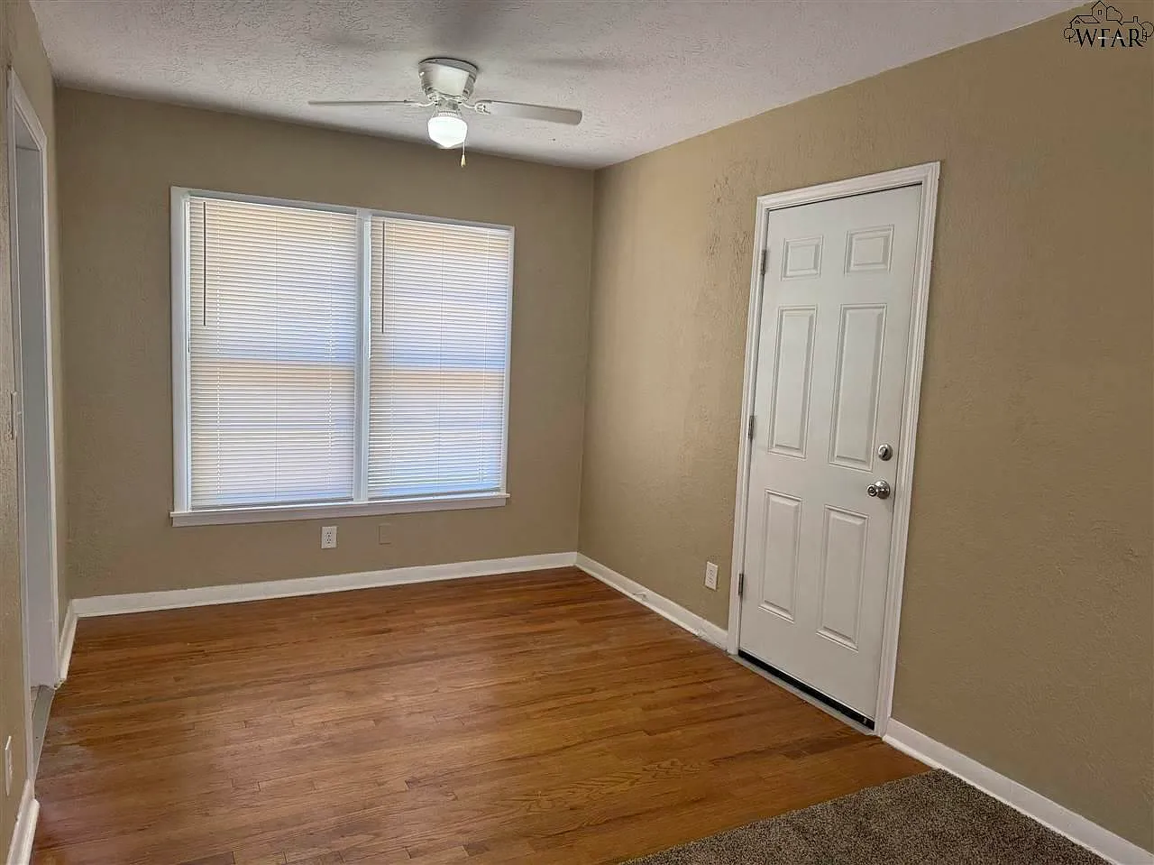 3 bed, 1.0 bath, 1110 sqft, $1,400 — Photo 2