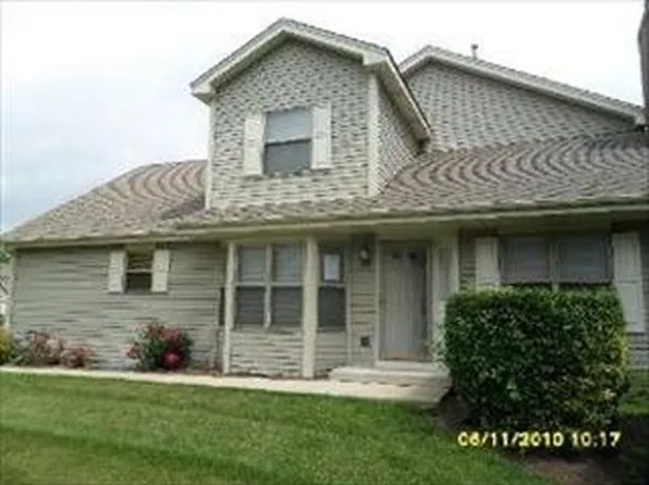 223 Woodboro Dr, West Chicago, IL 60185