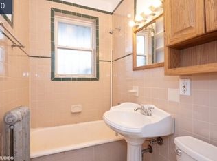 2061 W Jarvis Ave #4, Chicago, IL 60645