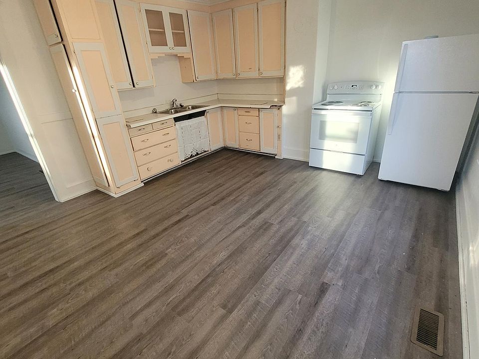 1st image of 1110 8th St #A