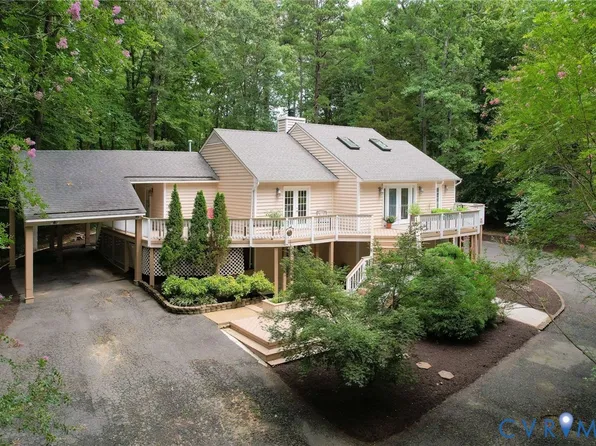 602 Red Maple Dr, Manakin Sabot, VA 23103