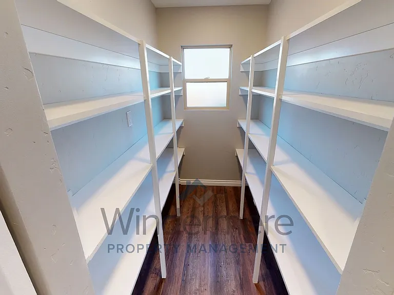 430 E Oak St — Photo 7