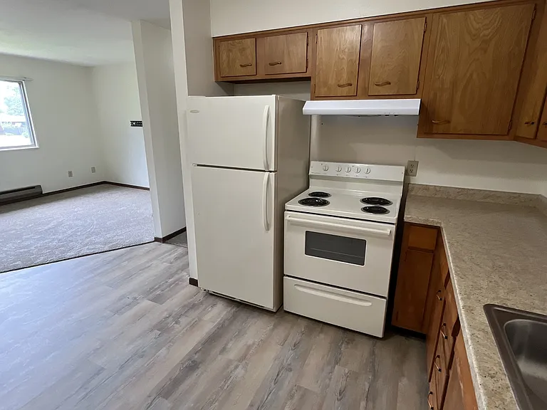 470 Monroe St #8 — Photo 3