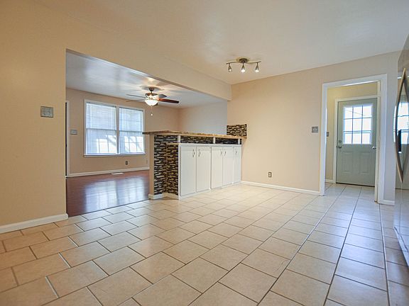 5th image of 687 Debbie Dr
