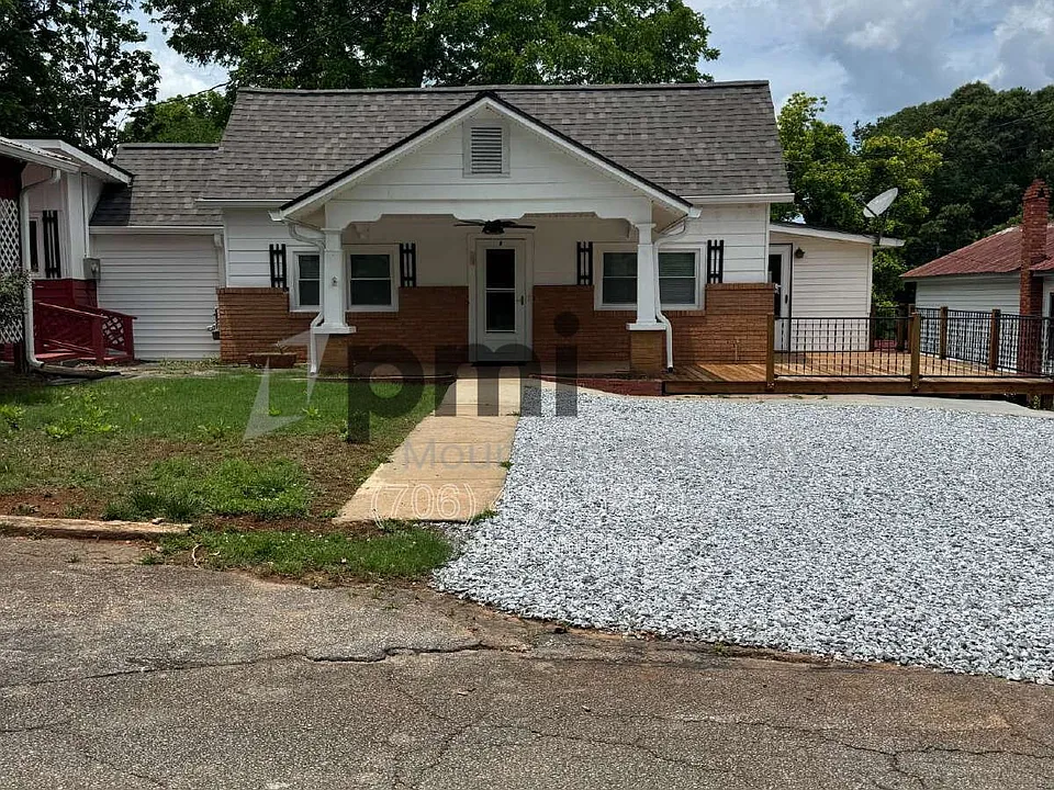319 Oak Ave #B