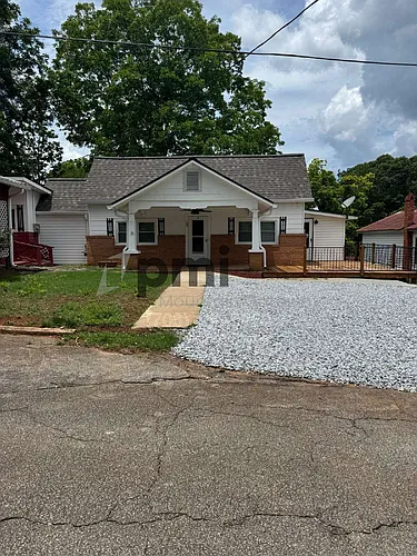 319 Oak Ave Photo 1