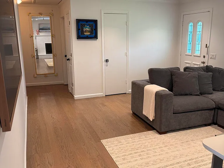 704 Dow Ave — Photo 2