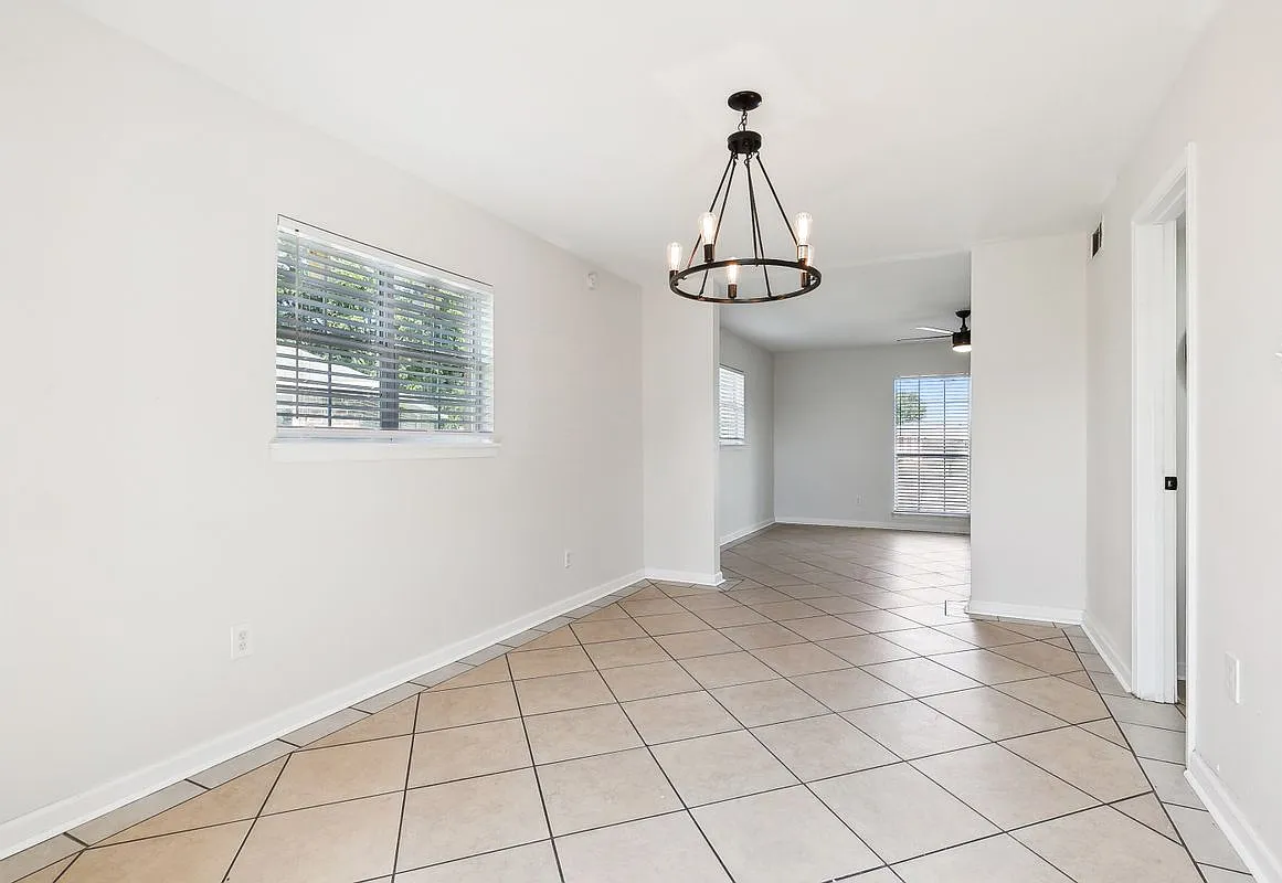3 bed, 1.5 bath, 1650 sqft, $1,850 — Photo 4