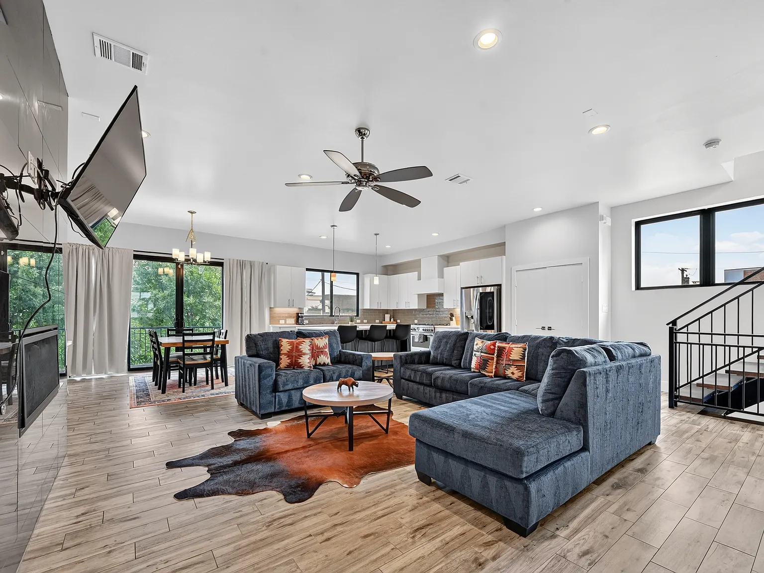 3 bed, 2158 sqft, $5,000 — Photo 3