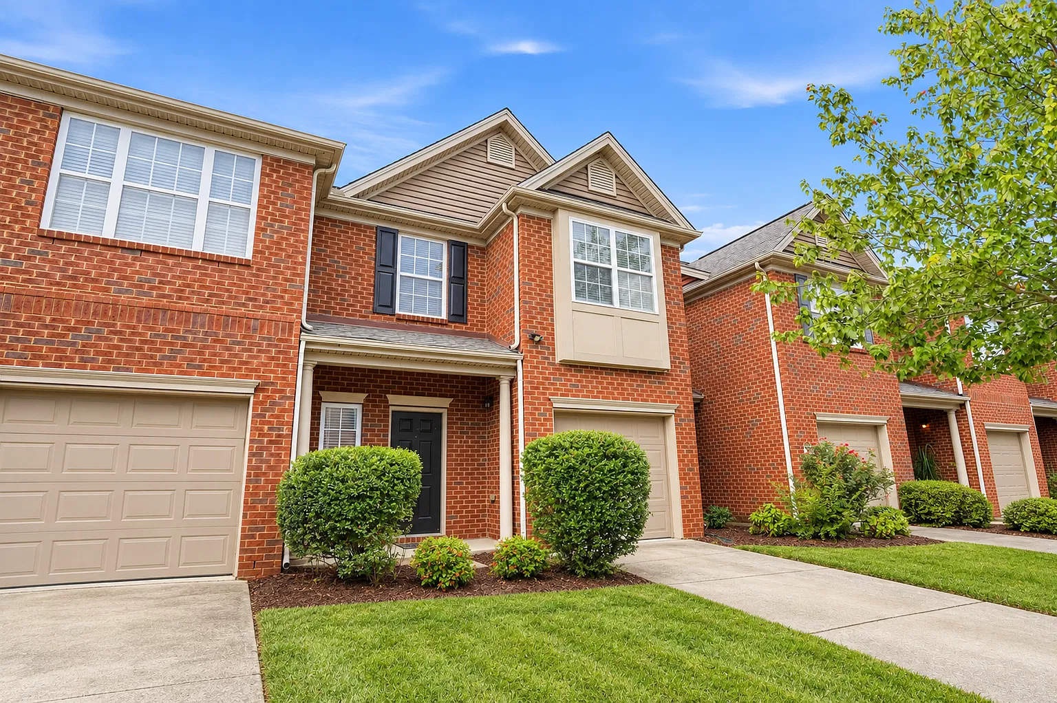 3 bed, 2.5 bath, 1724 sqft, $2,775 — Photo 2