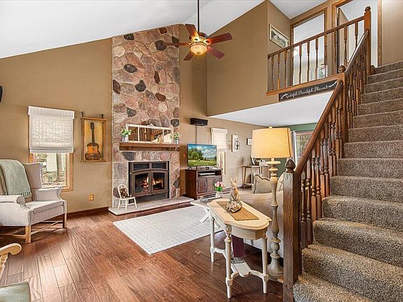 2nd image of 809 Amy Belle Lake ROAD
