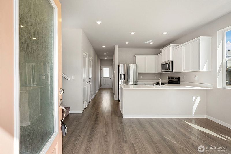 4th image of 1221 E 53rd Street