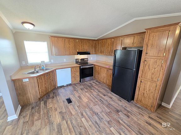 4th image of 33163 Gilley Rd