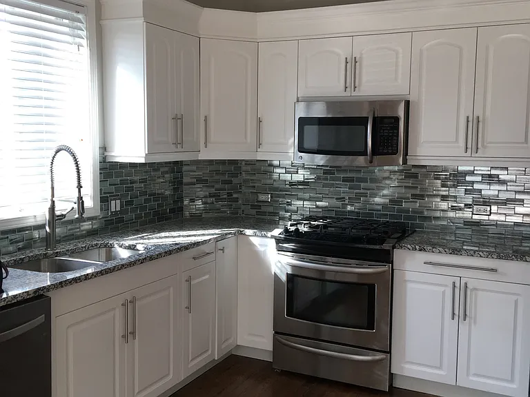 1227 N Bosworth Ave — Photo 1