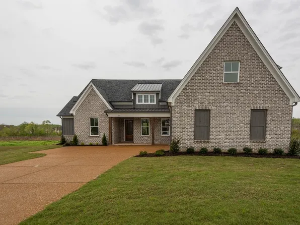 105 Highland Park Dr, Oakland, TN 38060