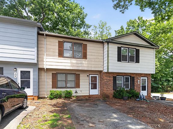 2nd image of 10 Melissa Ct Unit 3