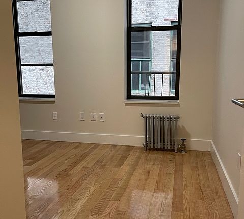 5th image of 11 Stanton St #5DB