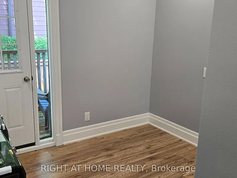 258 Howland Ave — Photo 13