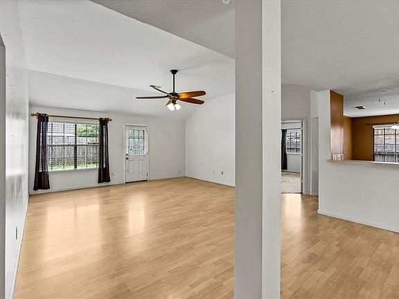 4th image of 615 Oak Berry Drive