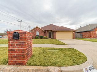800 NW 19th St, Moore, OK 73160