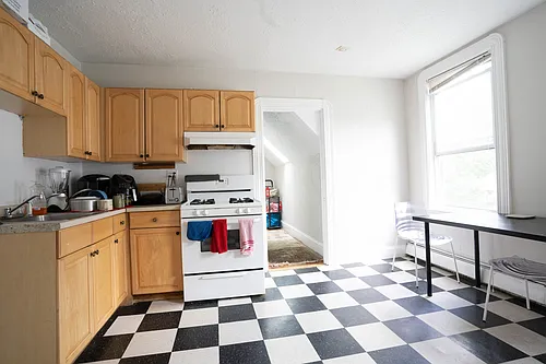 32 Gordon St #3R Photo 1