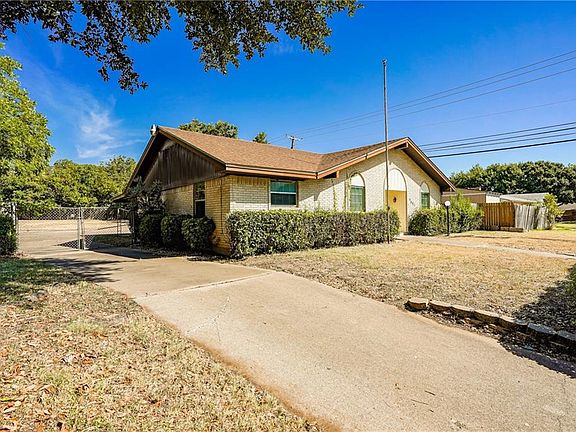 2nd image of 5601 Hawthorne Dr
