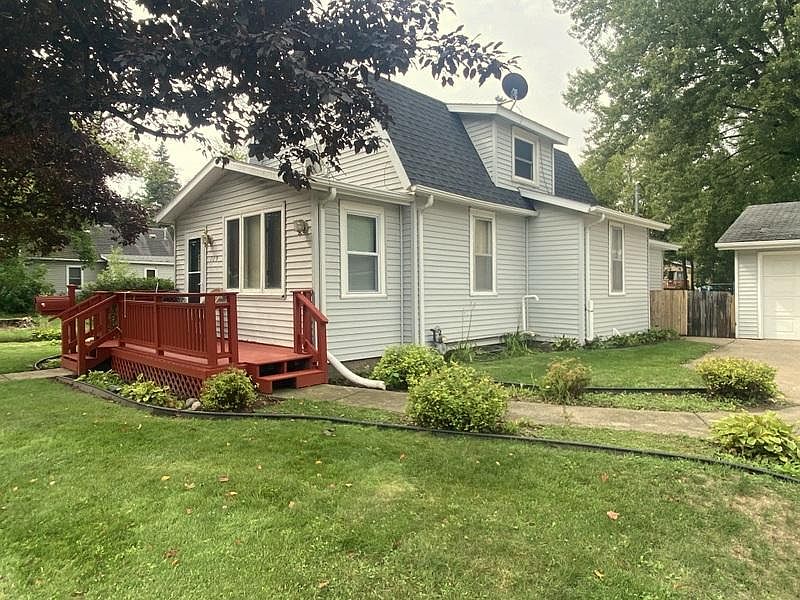 1st image of 709 6th Ave NE