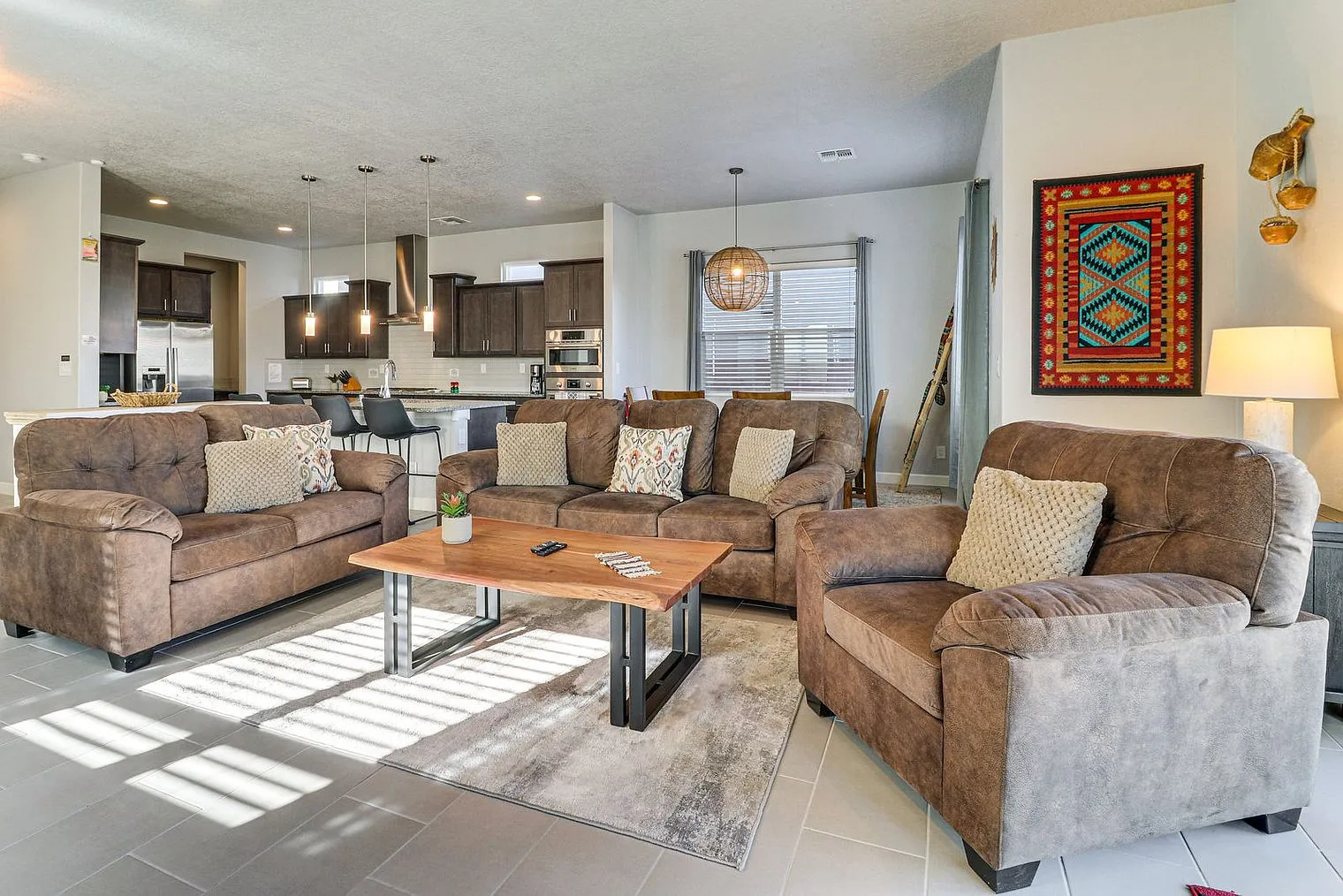 3 bed, 2.0 bath, 2389 sqft, $5,494 — Photo 3