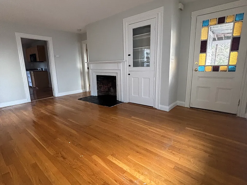 35 Siren St #1