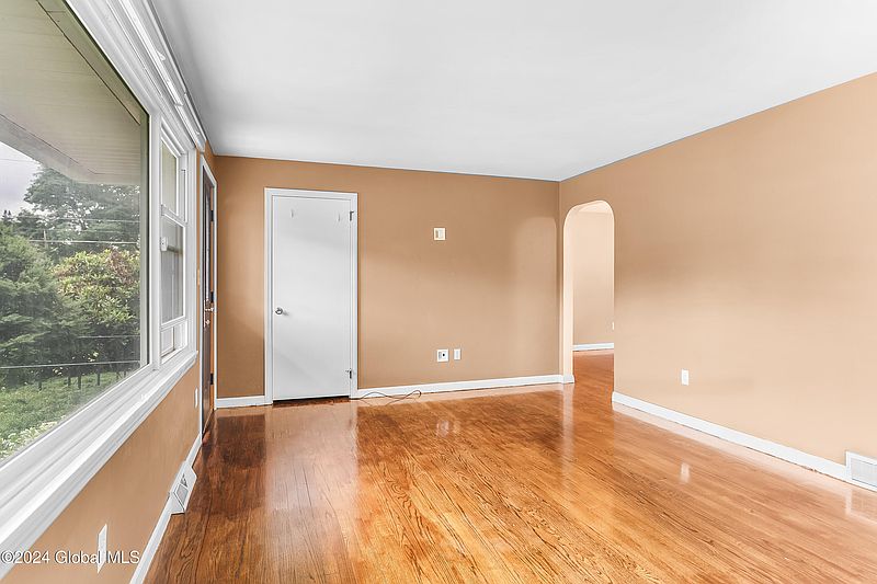 3rd image of 53 Glenridge Road