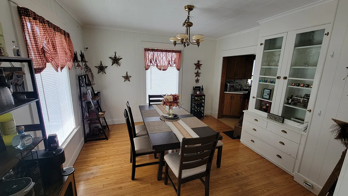 Building Photo - 73 S Helmer Ave #1