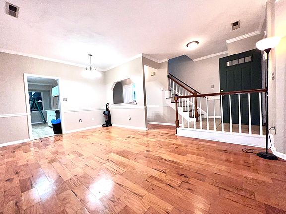 5th image of 413 Greenview Dr