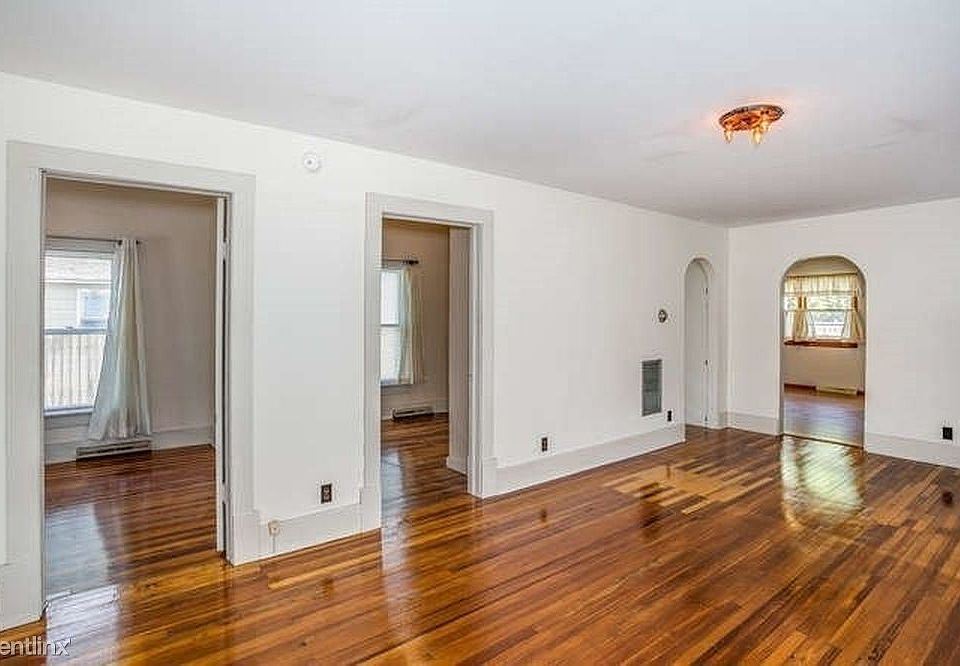 4. 1210 W 1st, Living Room (2)