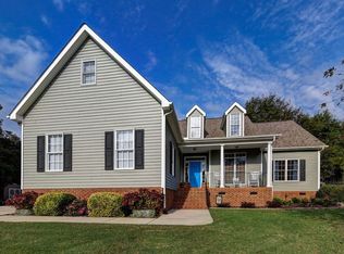 1434 Stonebriar Ln, Lake Wylie, SC 29710